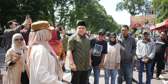 Munafri Pantau GPM di Mamajang, Warga Antusias Padati Pasar Murah