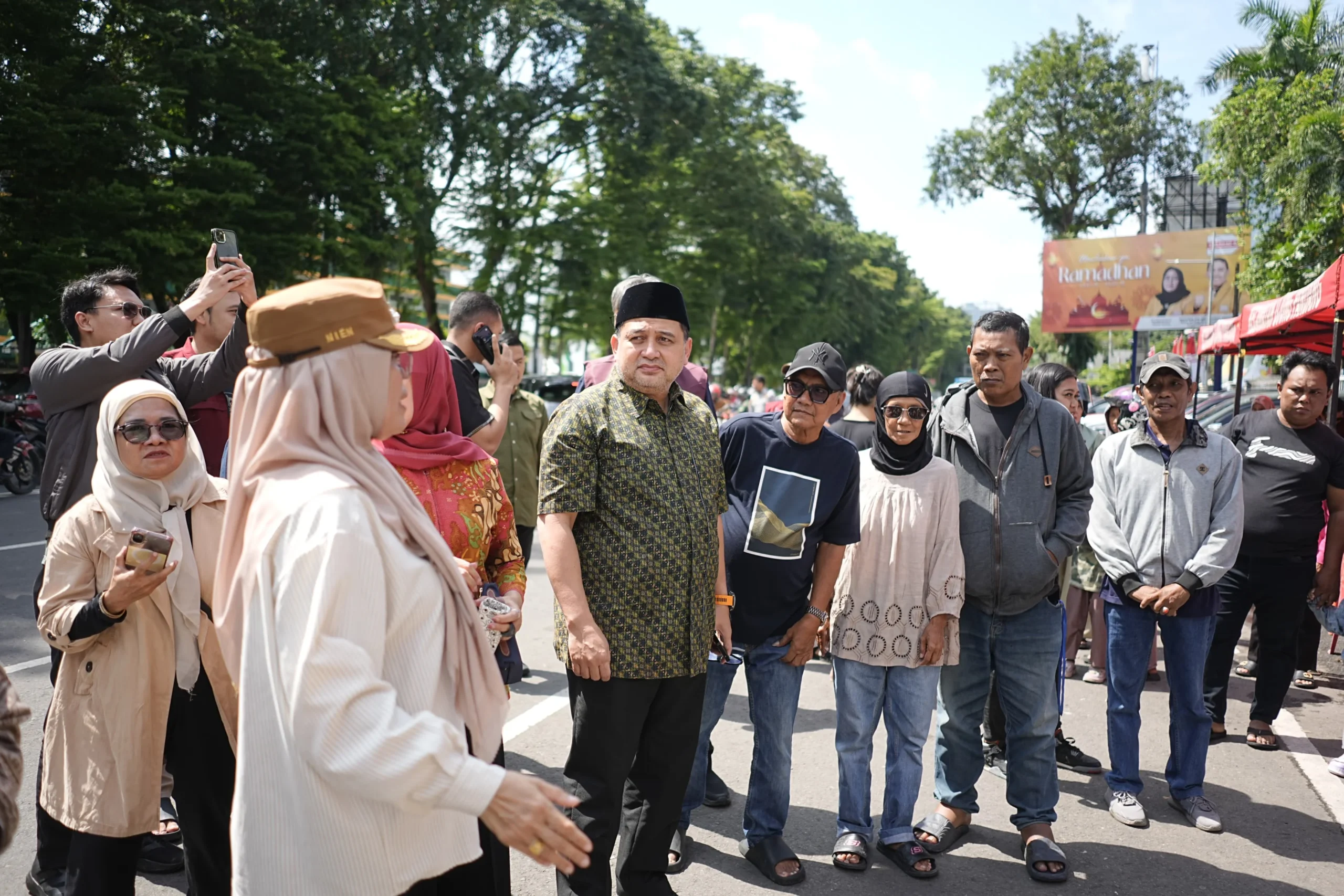 Munafri Pantau GPM di Mamajang, Warga Antusias Padati Pasar Murah