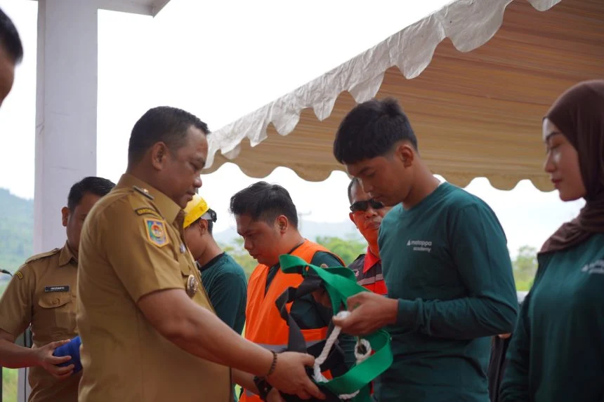 Bupati-Luwu-Matappa-Academy-Angkatan-Pertama-860x573